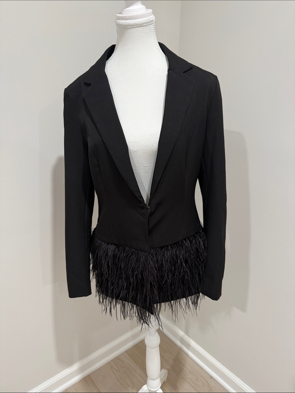 Elegant Black Feather-Hem Women's Blazer